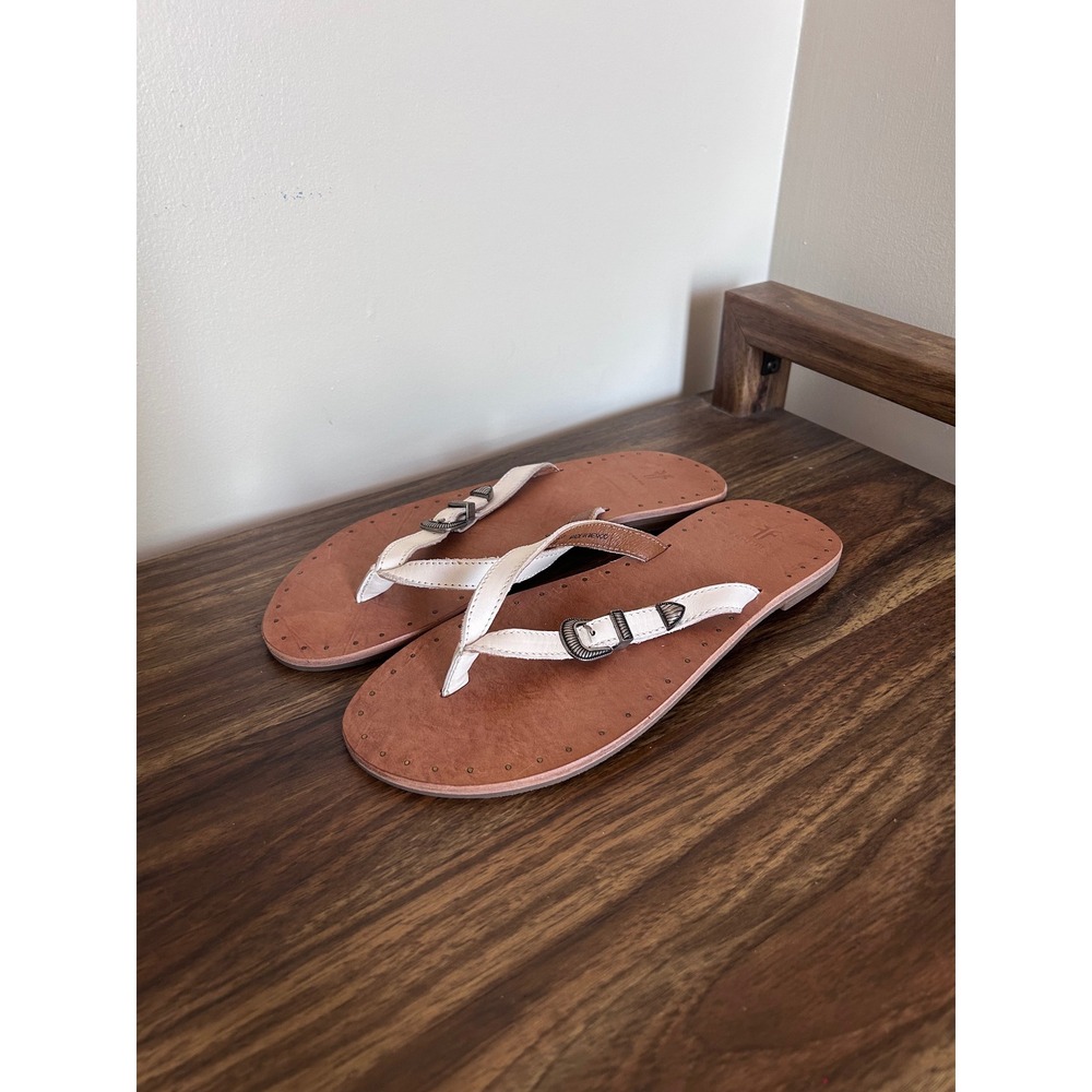 Frye Womens White‎ Leather Western Buckle Sandals Flat Flip Flops 8M 3479147
